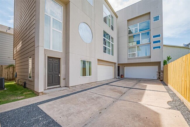 Foto del edificio - 5235 Larkin St
