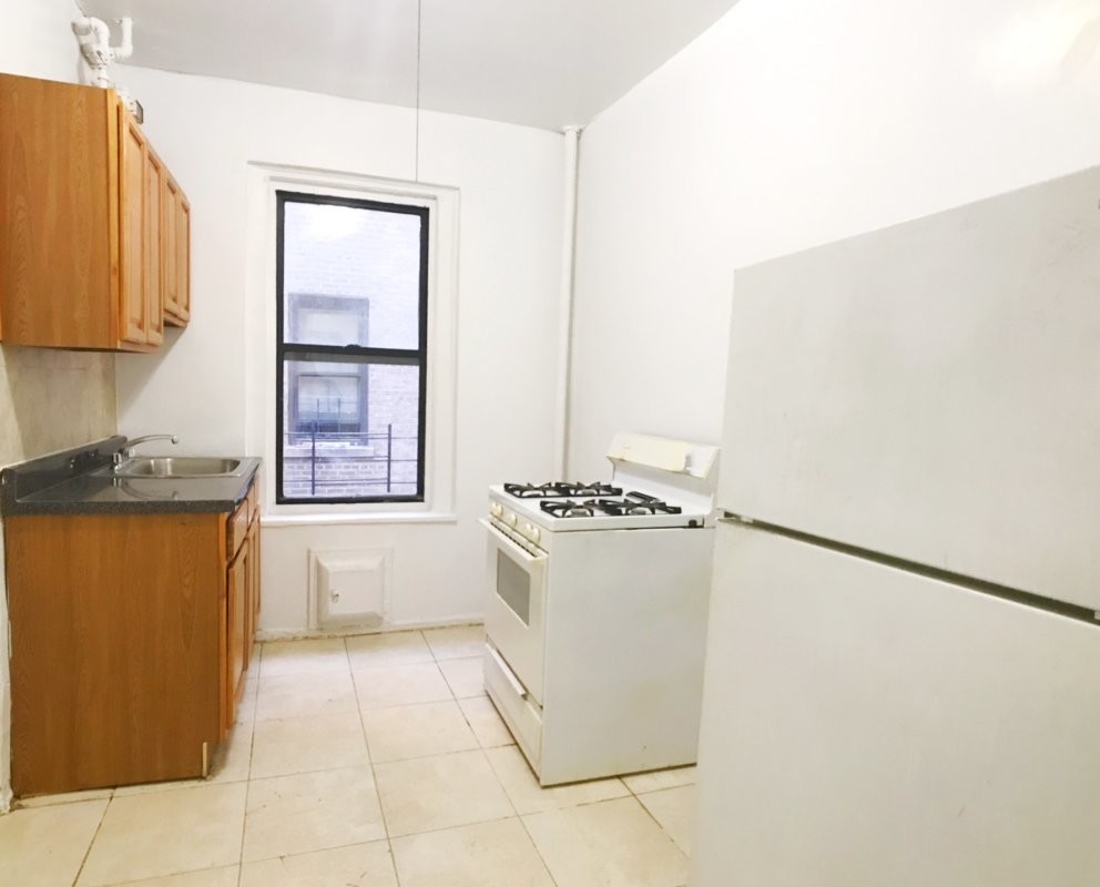 Primary Photo - 1715 Walton Ave