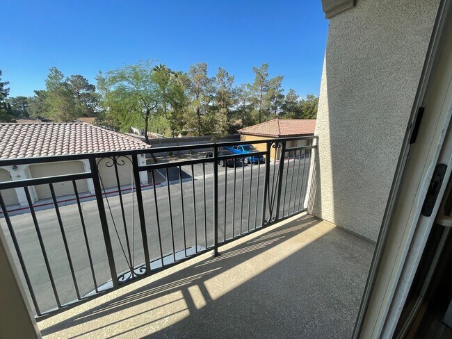 Building Photo - Delightful 2 Bedroom 2 Bathroom Townhouse!