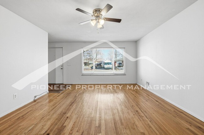 Building Photo - Charming Home with Washer/Dryer and Fenced in Yard