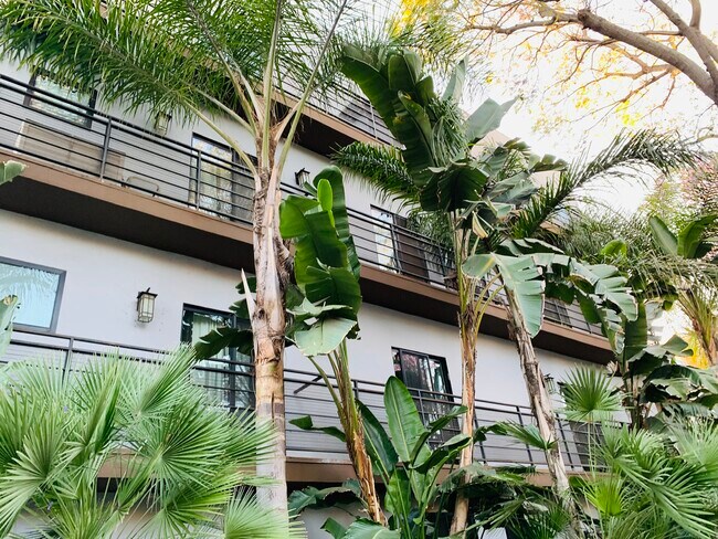 Foto del edificio - 1655 Camden Ave