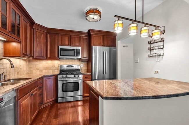 Foto del edificio - 1719 Lakecliffe Dr
