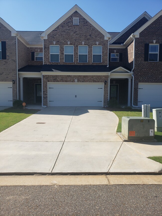 Double Car Garage and Long Driveway - 263 COOLWATER LN