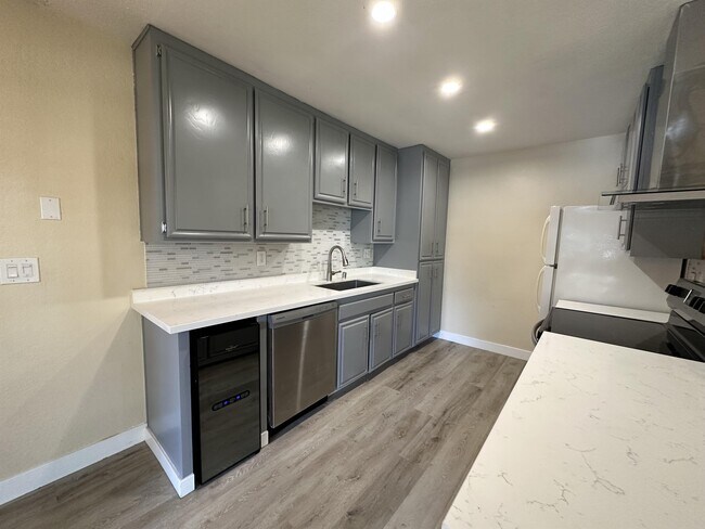 Building Photo - 5045 Collwood Way