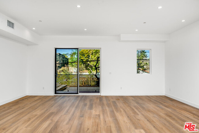 Foto del edificio - 10821 Morrison St
