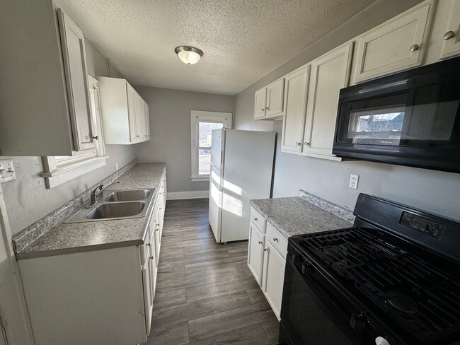 Building Photo - 1414 Iowa St