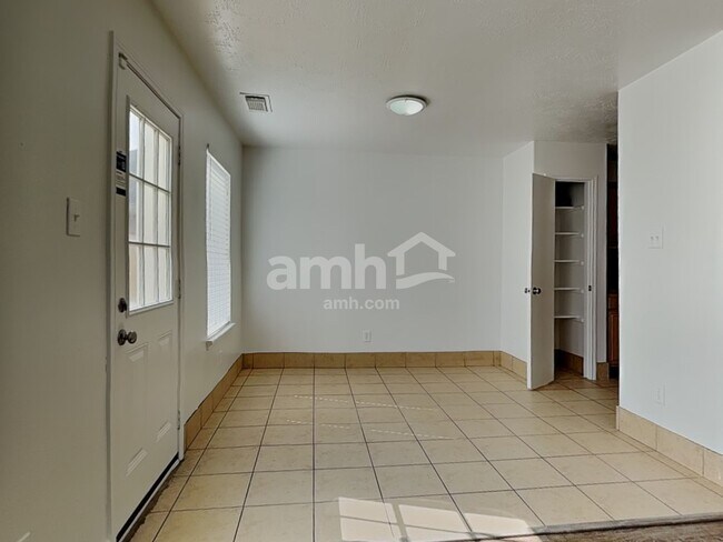 Foto del edificio - 6630 Rusty Ridge Ln