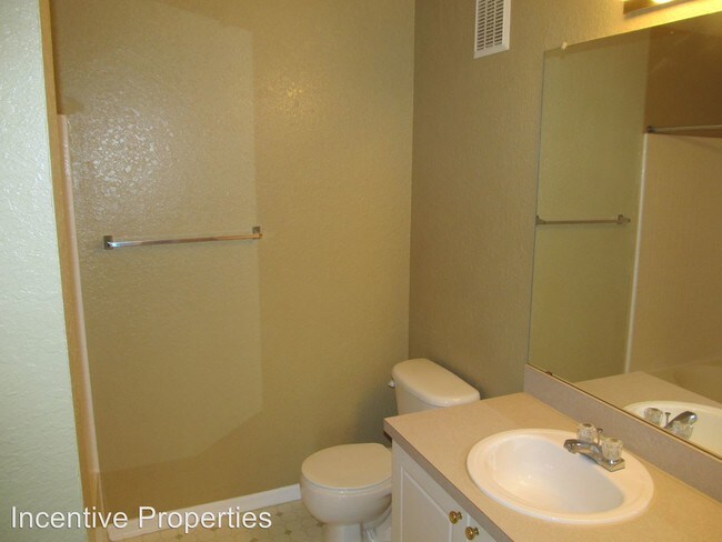 Building Photo - 862 Grand Regency Pointe