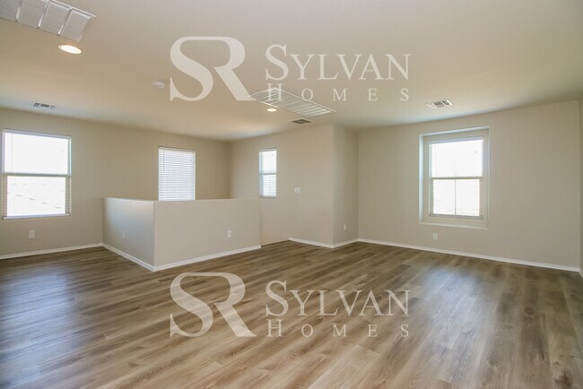 Foto del edificio - Spacious 4 bedroom home available now!