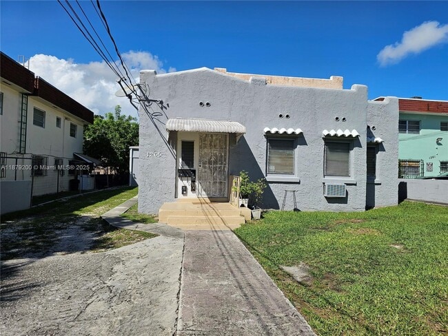 Building Photo - 1265 SW 4th St