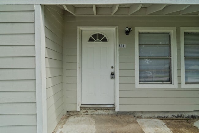 Building Photo - 5931 Southville St