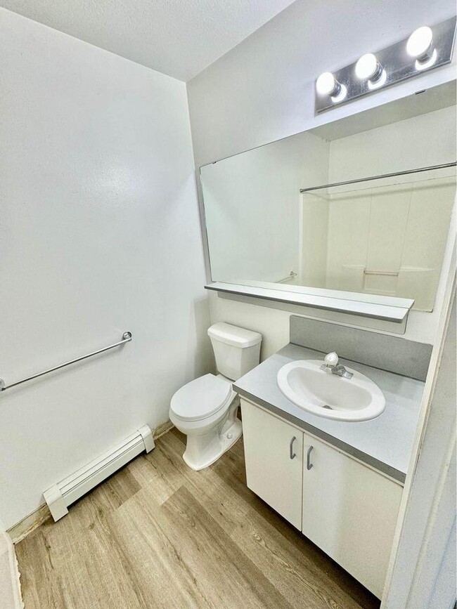 Building Photo - 855 N 700 E