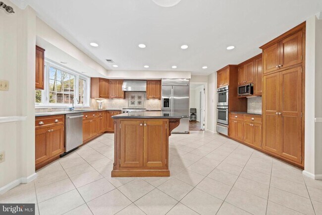 Foto del edificio - 10317 HICKORY Dr