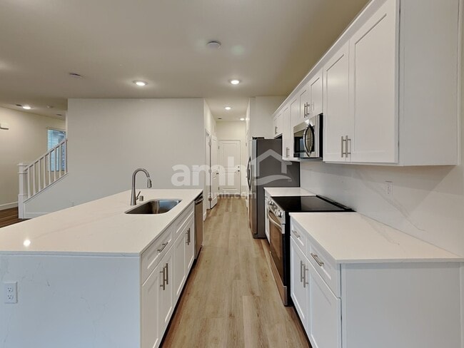 Building Photo - 8876 Dwarf Chin Ave