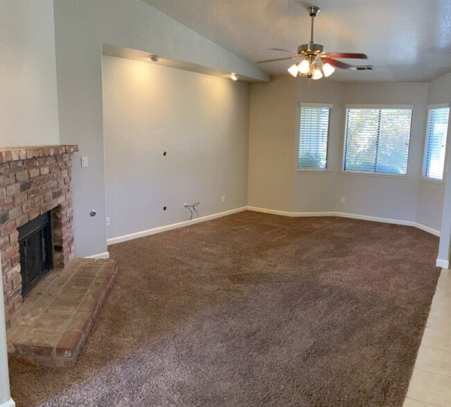 Building Photo - 1113 Wildflower Dr