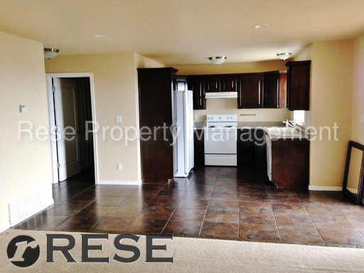 Building Photo - Beautiful Cedar Hills Townhome