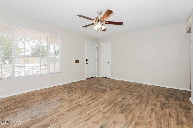 Building Photo - 608 N 47th Pl