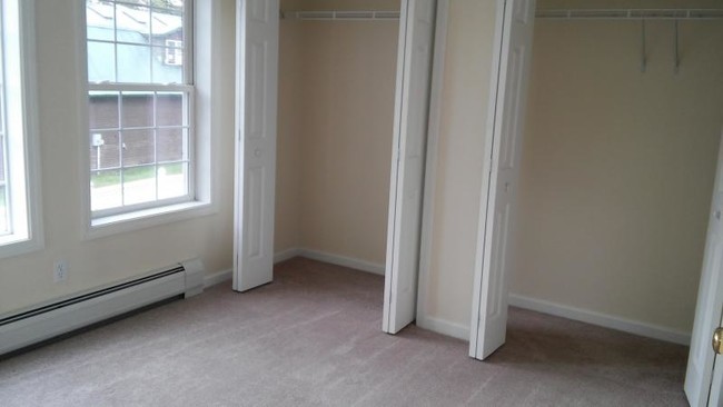 Building Photo - 40 Leo's Way #3