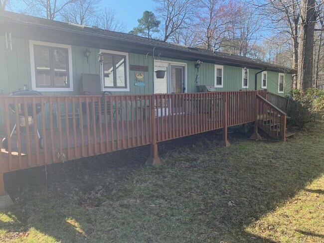 Building Photo - 165 Windjammer Rd