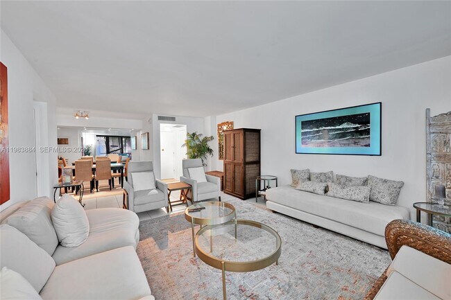 Foto del edificio - 1111 Crandon Blvd