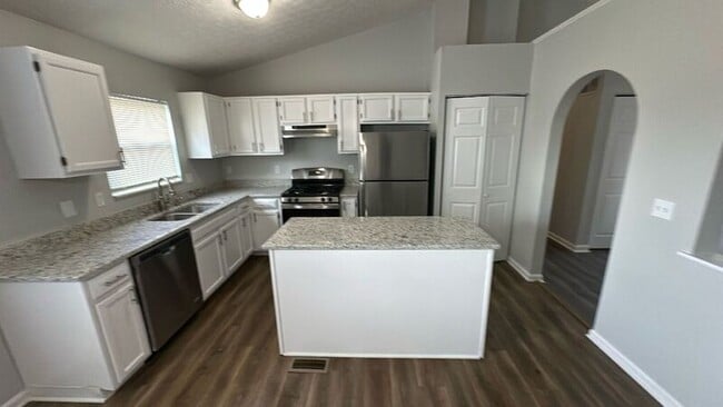 Building Photo - 365 Harland Dr