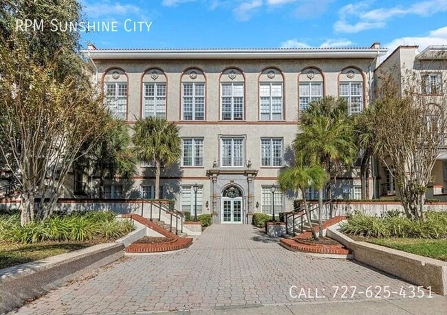 Photo - 701 Mirror Lake Dr N House