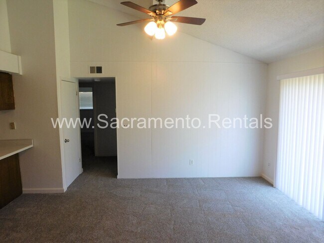 Foto del edificio - Spacious 2bd/2ba Fair Oaks Duplex with Garage