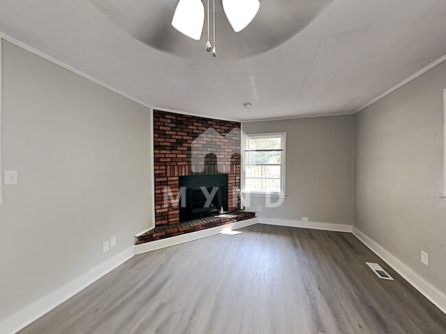 Foto del edificio - 919 Green Valley Rd SW