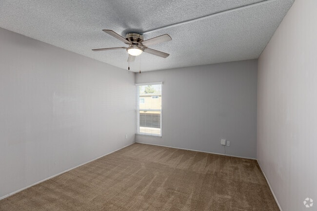 1BR, 1BA - 650SF - Bedroom - La Privada Valle Poway