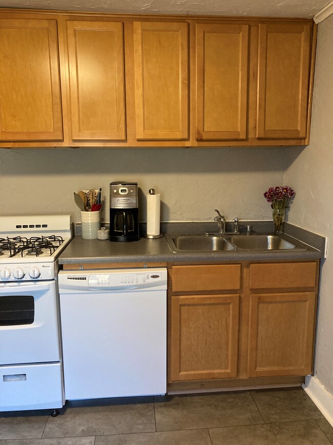 Kitchen - 311 N 60th St