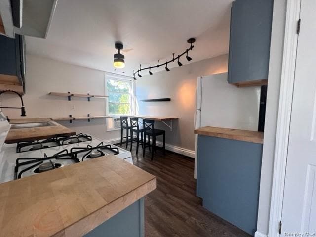 Building Photo - 9-13 Main St