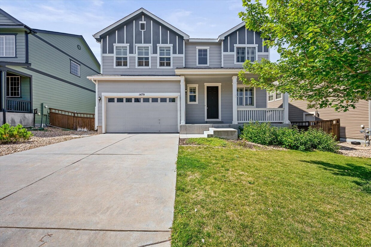 Foto principal - Beautiful 5 Bedroom Home- Move in Ready- C...