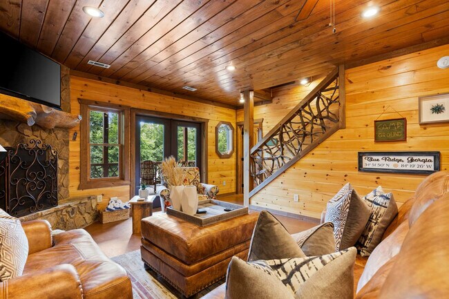 Building Photo - 98 Shalom Ln