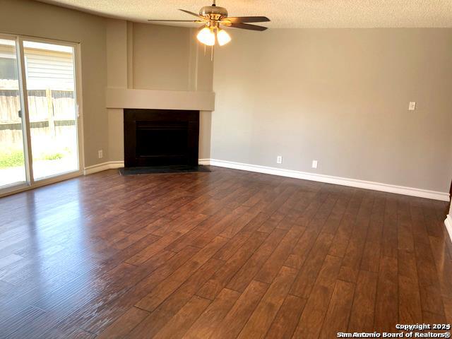 Foto del edificio - 8338 Bent Meadow Dr