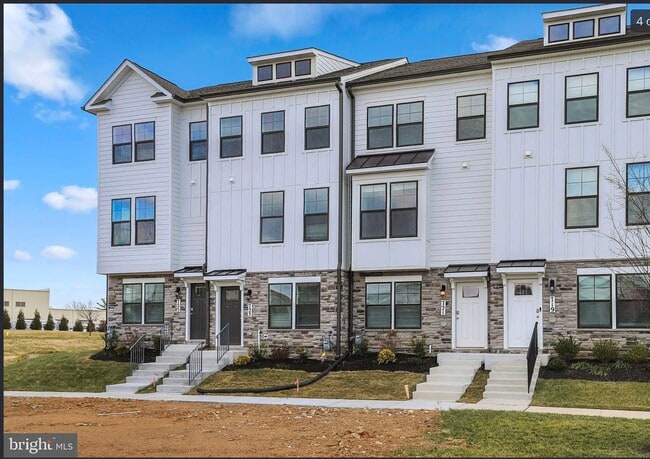 Building Photo - 723 Courier Ln