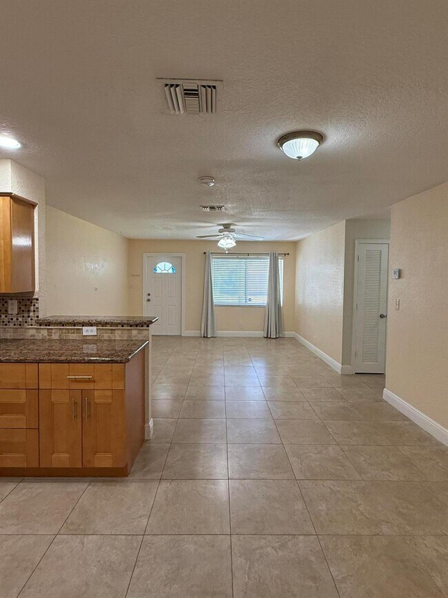 Building Photo - 7302 NW 57th Ct