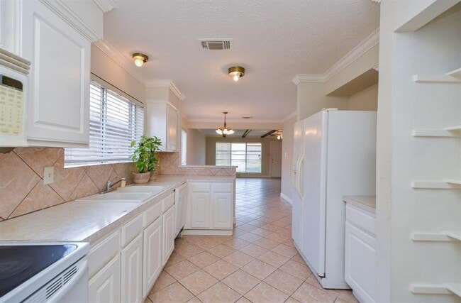 Building Photo - 3338 Walhalla Dr
