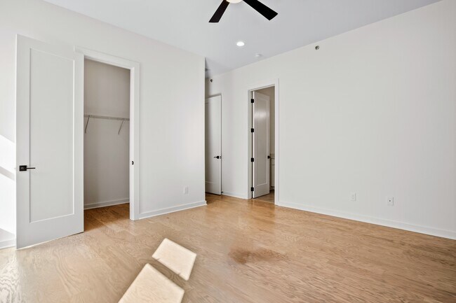 Building Photo - 417 E College Ave