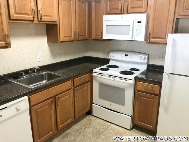 Building Photo - 245 Main St