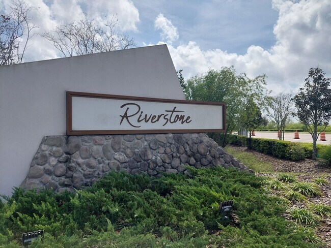 Foto del edificio - Beautiful 3 Bedroom, 2 Bathroom Home in So...