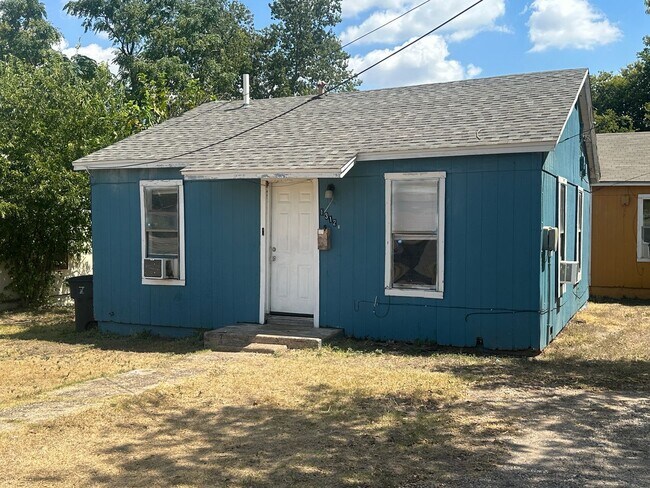 Building Photo - 1312 N Gray St
