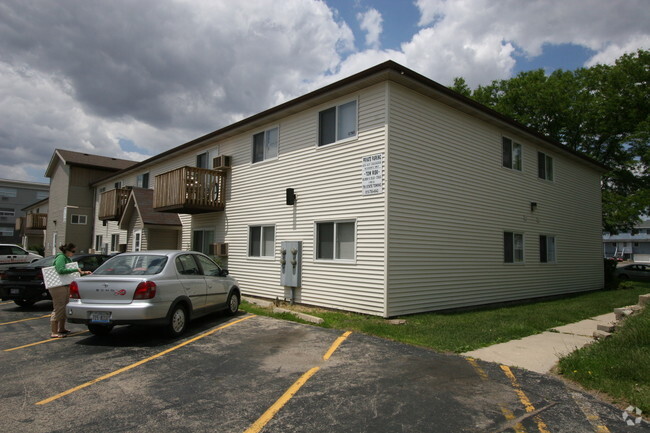 Building Photo - 820-822 Edgebrook Dr