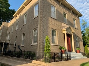 Building Photo - 504 E 6th St
