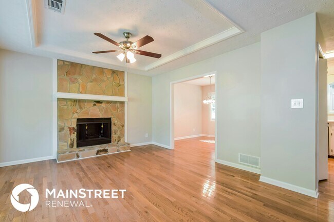 Foto del edificio - 2208 Lowtrail Ct