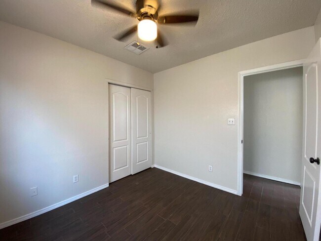 Foto del edificio - 3303 Almedia Pl