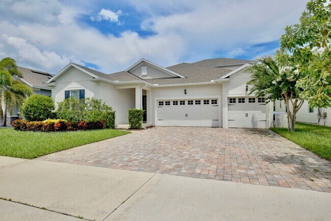 Foto del edificio - Elegant 5-Bedroom Pool Home for Rent in Sa...