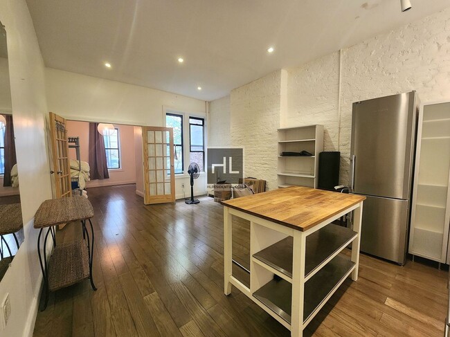 Building Photo - 1BR 1BA Right Beside Prospect Park East En...