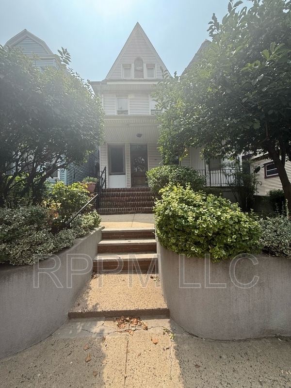 Foto principal - 157 Harrison Ave