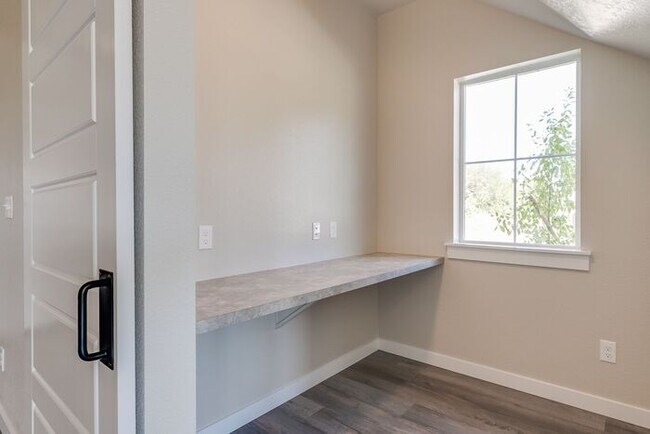 Foto del edificio - Roe Street Townhomes