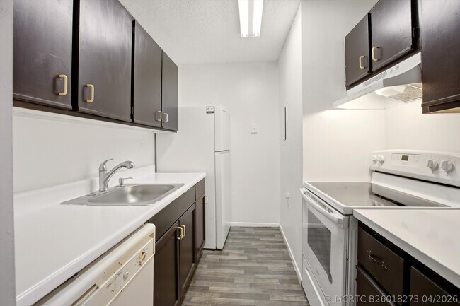 Building Photo - 1153 Lake Victoria Dr